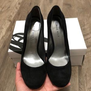 EUC NINE WEST Classic Suede Pump